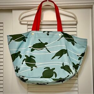 FOSSIL Brand Vacation Beach Bag with Sea Turtle Pattern